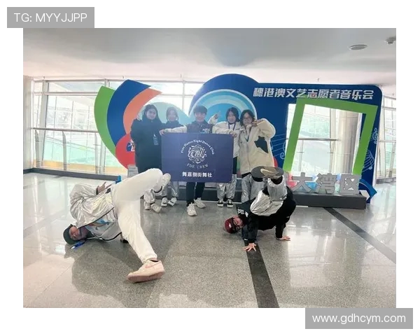 武汉街舞队的防反策略解析与街舞文化的深度融合探讨 武汉街舞队的防反策略解析与街舞文化的深度融合探讨