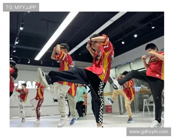 街舞热潮中的成都街舞队包夹现象解析与影响探讨 街舞热潮中的成都街舞队包夹现象解析与影响探讨