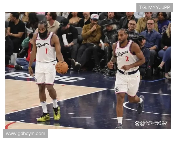 快船与爵士激战正酣球探网直播全程跟踪精彩瞬间