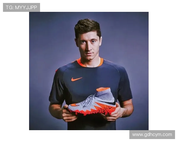 莱万重返老东家破门拜仁球迷怒斥其忘恩负义情感反转